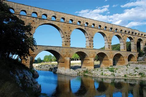 who built the roman aqueducts.